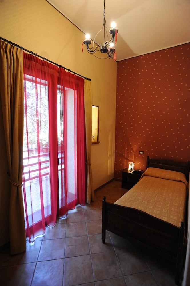 Hotel Alle Pendici Николози Экстерьер фото