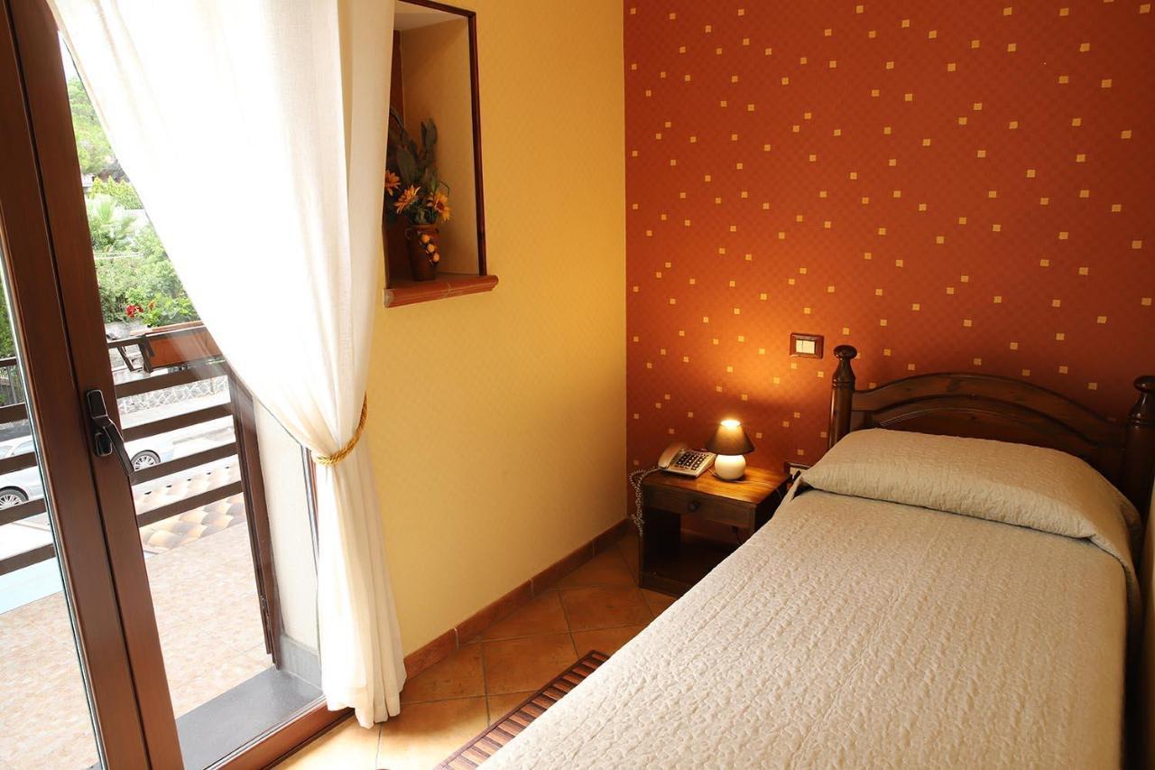 Hotel Alle Pendici Николози Экстерьер фото